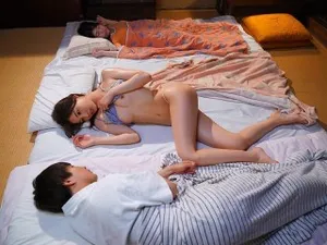 Em kế dẫn cô bạn thân về nhà cùng chơi trò gia đình với anh trai